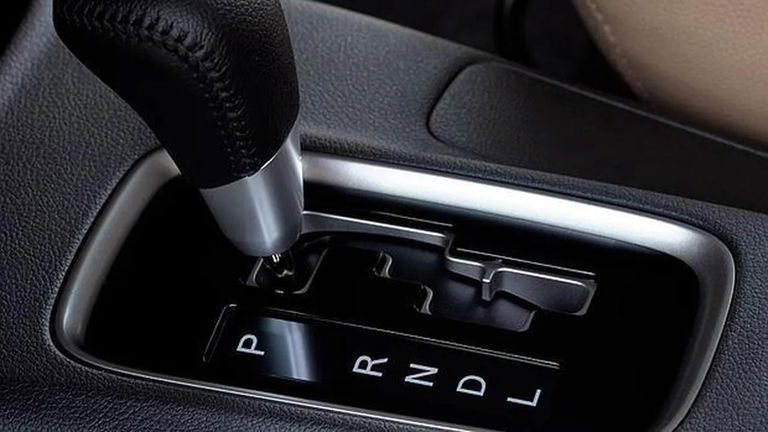 Qué significa la L en el cambio de marchas de un coche automático