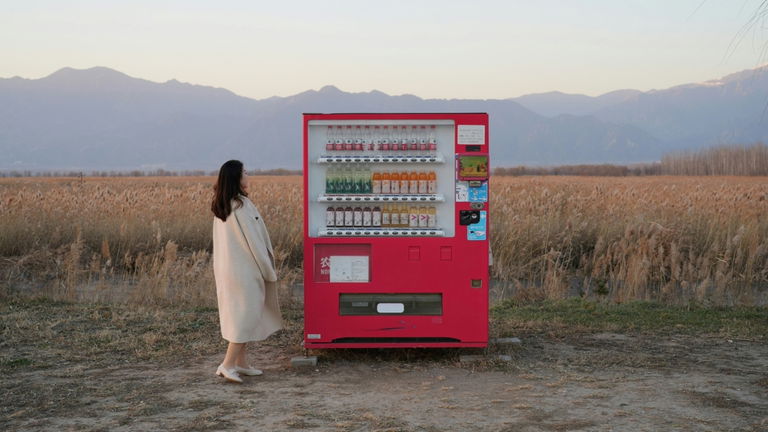 Cómo sabe una máquina de vending qué moneda estás usando y por qué no es tan fácil de engañar