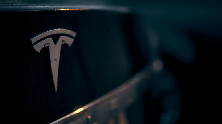 Un Tesla con capacidad de conducción autónoma total es responsable de un accidente mortal en EE.UU.