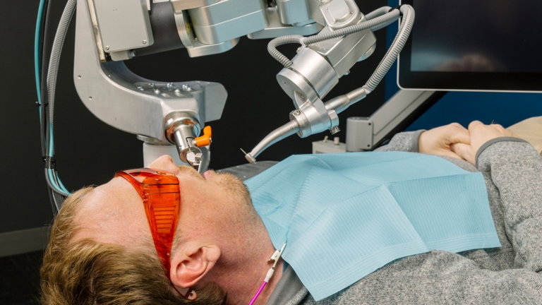 La peor pesadilla de los odontofóbicos es esta: completada la primera operación autónoma hecha por un robot dentista