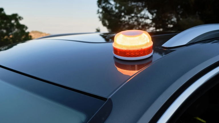 La DGT lo deja claro: el nuevo dispositivo V16 debe ir guardado siempre en el mismo sitio
