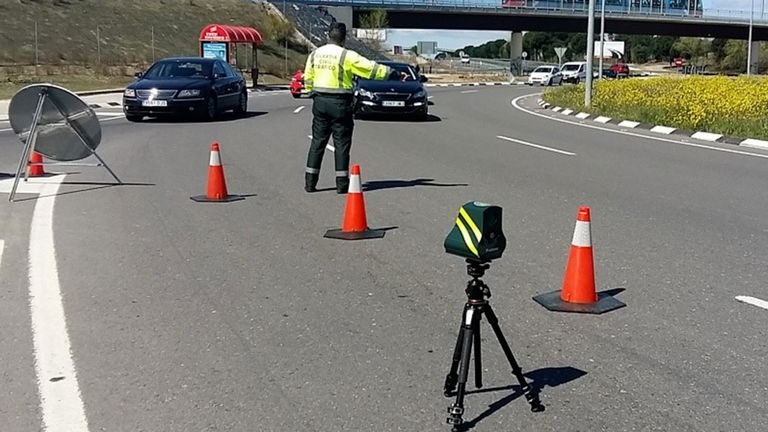 Ni Waze ni Google Maps: la DGT pone en el punto de mira a una de las apps avisadoras de radar más inesperadas