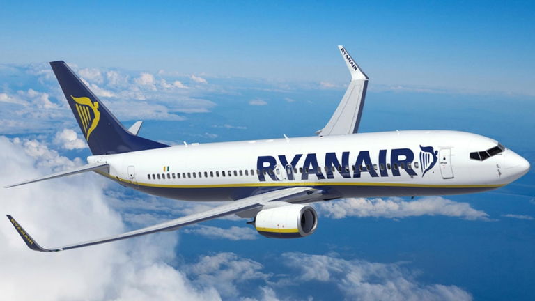 Ryanair avisa: en estos 3 aeropuertos no vas a poder llevar el billete en el móvil
