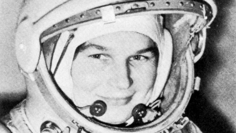 Si no la conoces, debes hacerlo. Fue la primera astronauta de la historia y se lo debemos a la URSS