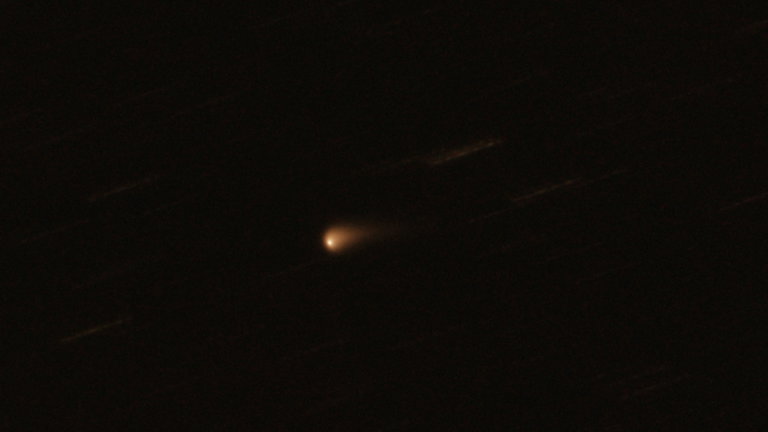 Lo llaman el 'Cometa del siglo' y se acerca a toda velocidad a la Tierra: este es el día en que podrás verlo (si no se desintegra)