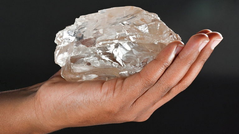 Este es el segundo diamante más grande jamás hallado, son miles de quilates y es el orgullo de este país africano