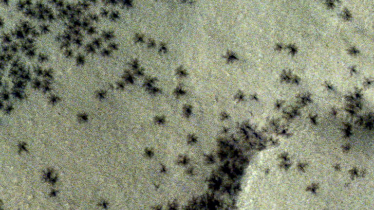 Hemos observado "arañas" en la superficie de Marte. La NASA ya ha resuelto el misterio y sabe lo que son