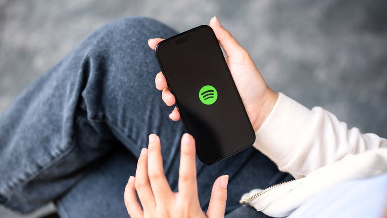 Este hombre estafó 10 millones de dólares a Spotify usando inteligencia artificial