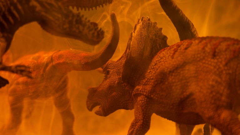 Sabíamos que un asteroide acabó con los dinosaurios en la Tierra, pero ahora tenemos evidencias de que pudo ser ayudado por una segunda roca espacial