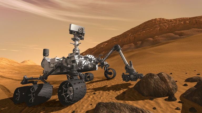 No sabemos si habrá puesto los triángulos de emergencia, pero el rover Curiosity de la NASA en Marte tiene un serio problema en una de sus ruedas
