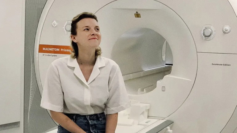 En nombre de la ciencia, una neurocientífica se escanea el cerebro hasta en 225 ocasiones durante meses. El motivo te sorprenderá
