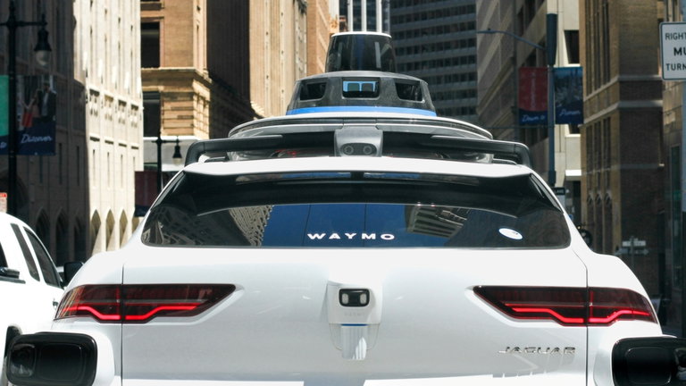 Los bocinazos de los coches autónomos de esta compañía de coches tiene un resultado inesperado: han tenido que invitar a viajes gratis