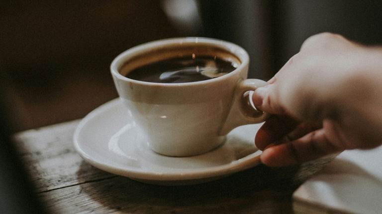 Buenas noticias si eres amante del café: un grupo de científicos descubre que esta popular bebida es un fantástico neuroprotector