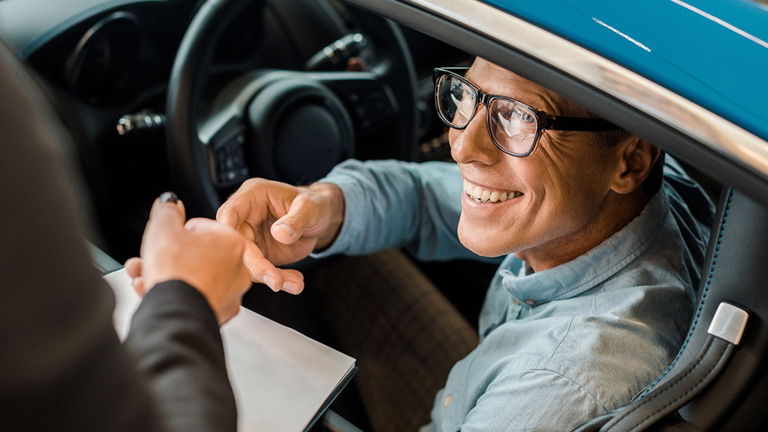 Qué hay que tener en cuenta para financiar un coche: cuánto hay que tener ahorrado y qué piden