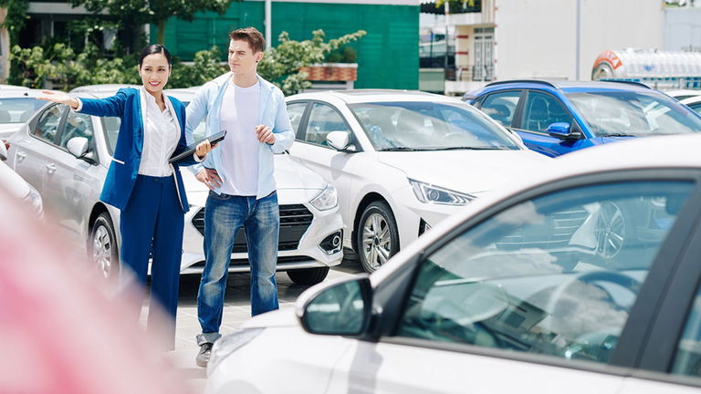 ¿Merece la pena comprar un coche con 200.000 kilómetros? En qué casos sí puedes arriesgarte