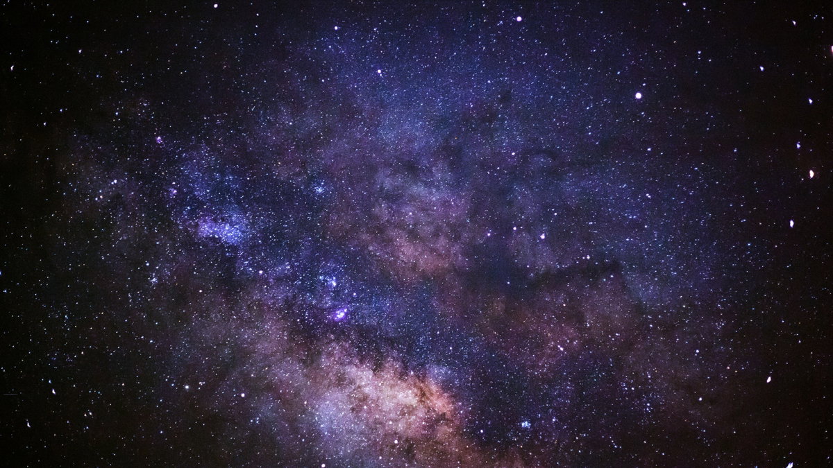 Cuánto tiempo tardaríamos en salir de la Vía Láctea y llegar a la galaxia  más próxima