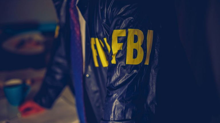 El FBI pide a la gente dejar de enviar mensajes: Estados Unidos está sufriendo uno de sus peores ciberataques