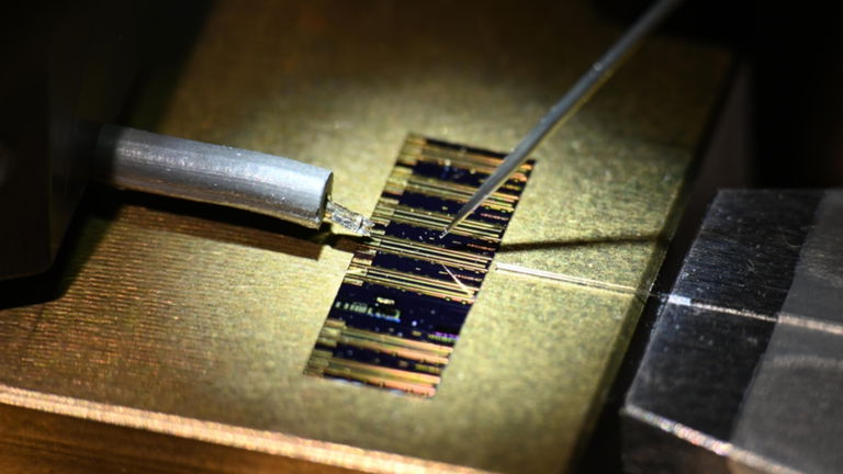 Esta célula artificial está fabricada con tecnología láser y es capaz de funcionar 1.000 millones de veces más rápida que las neuronas de tu cerebro