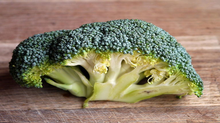 Comer brócoli puede tener muchos beneficios para tu sistema. El único problema es que han descubierto que necesitas comerlo crudo