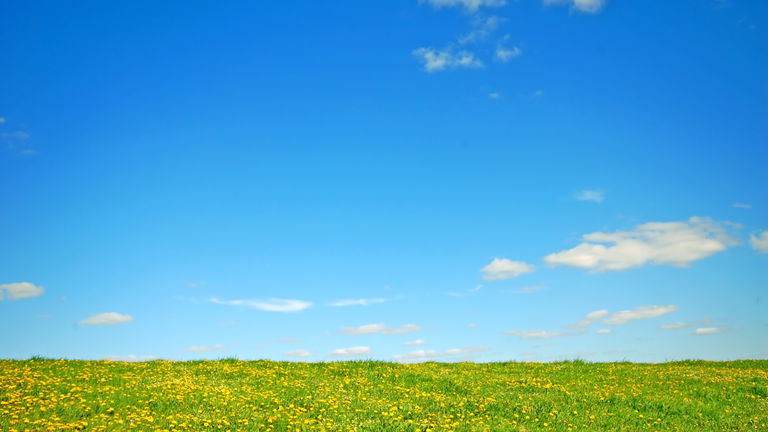 Por qué el cielo es azul y no violeta: así lo explica la ciencia