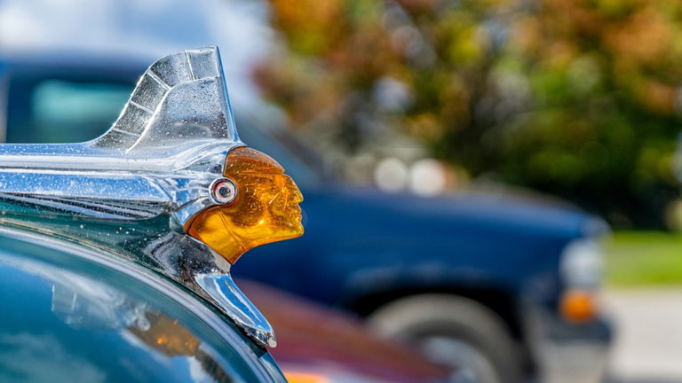 Por qué los coches dejaron de tener adornos sobre el capó. La respuesta no tiene que ver nada con los robos