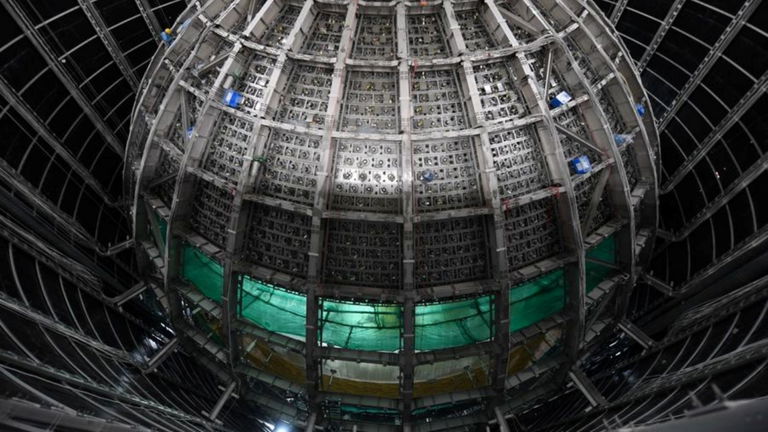 China ha fabricado el "Palantir de Saruman" y tiene una importante función: sirve para encontrar partículas fantasmas en el interior de la Tierra