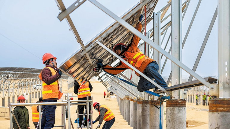 Pekín estará abastecida por la nueva Gran Muralla que ha construido China: esta granja solar proporcionará toda la energía de la capital en cinco años