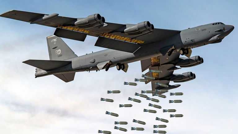 Estados Unidos invierte en el viejo bombardero B-52 para que pueda seguir utilizándose en la fuerza aérea