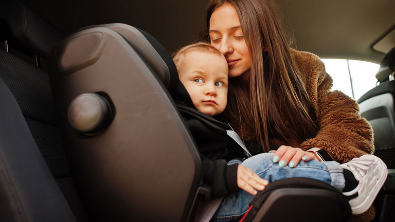 Las 6 mejores sillas de bebé para el coche: seguras y asequibles