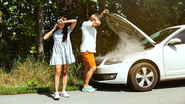 Por qué se calienta el coche: todas las causas posibles y cómo resolverlo