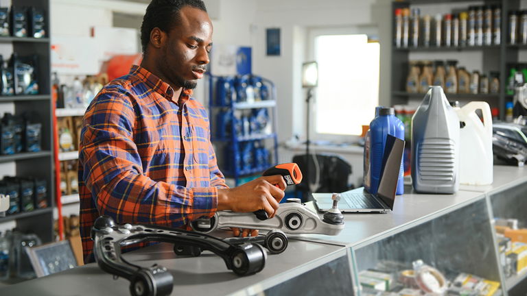 Comprar repuestos del coche en Amazon: cómo encontrarlos y qué mirar para acertar