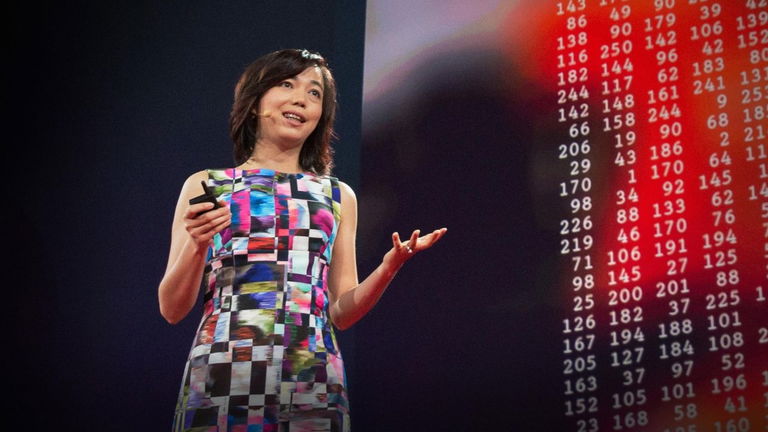 Fei-Fei Li, experta y profesora de Stanford, señala lo que muchos pensamos sobre la IA: "La inteligencia artificial no es un sustituto de la inteligencia humana"