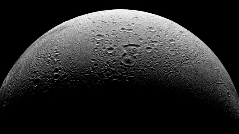 Una luna de un conocido planeta de nuestro sistema solar podría albergar vida. El problema es que el hielo no nos deja comprobarlo