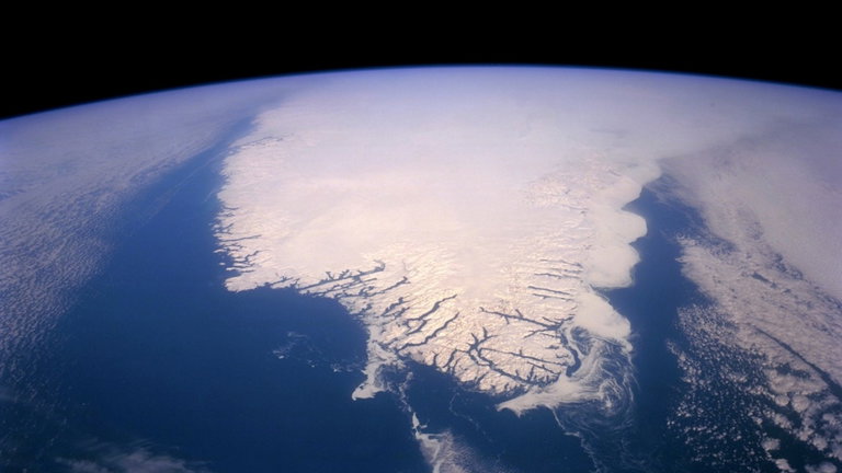 Groenlandia tiene problemas, aparte de la amenaza de Donald Trump: su capa de hielo está desapareciendo ¿qué significa esto?