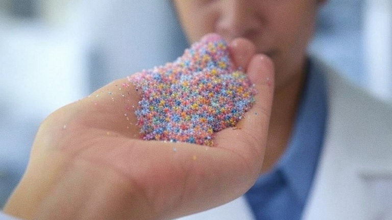 Los microplásticos avanzan sin detenerse: ya los han encontrado en el cerebro humano