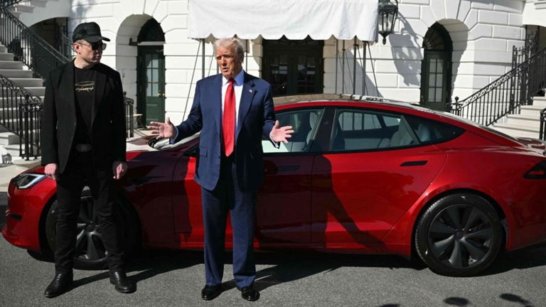 Donald Trump califica de 'terrorismo doméstico' los ataques a Tesla: "Están dañando a una gran compañía americana"