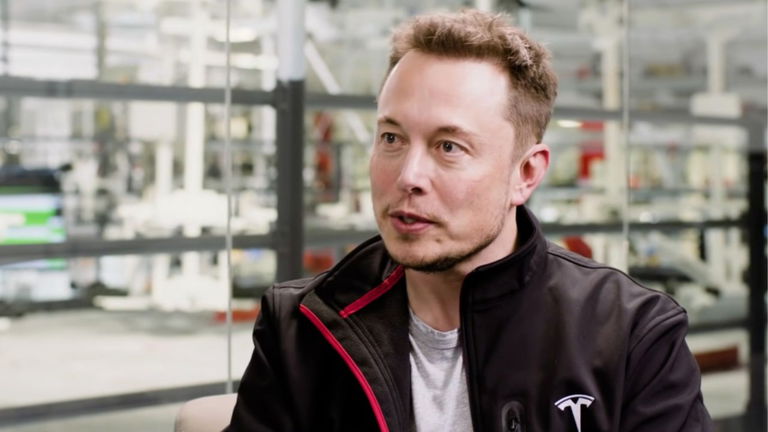 Elon Musk, CEO de Tesla y X, sobre el crecimiento de la IA: "Creo que debemos democratizar la tecnología de inteligencia artificial"