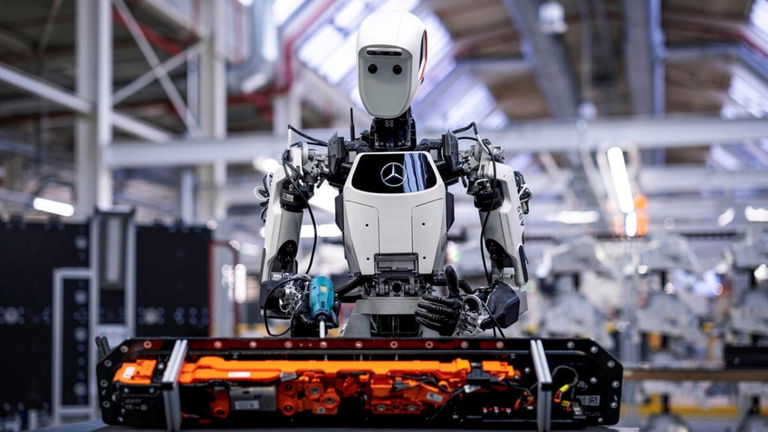 Mercedes podría revolucionar la industria del automóvil gracias a sus robots humanoides. En Europa y Estados Unidos ya esperan resultados
