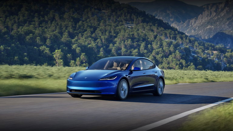 Este es el coche de Tesla que más kilómetros ha recorrido en el mundo. Supera con creces a la mayoría de automóviles de gasolina