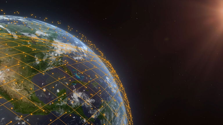 Esto es todo lo que sabemos sobre los satélites super secretos que Amazon quiere poner en órbita