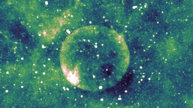 Un círculo casi perfecto en el espacio: el misterio que desconcierta a los astrónomos