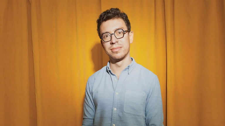 El CEO de Duolingo cree que la IA es mejor profesora que los humanos: "Las escuelas seguirán existiendo porque se necesitan guarderías"