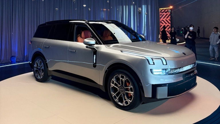 Más de 1.300 kilómetros de autonomía, dos motores eléctricos y capacidad híbrida. Así es el nuevo SUV presentado en China
