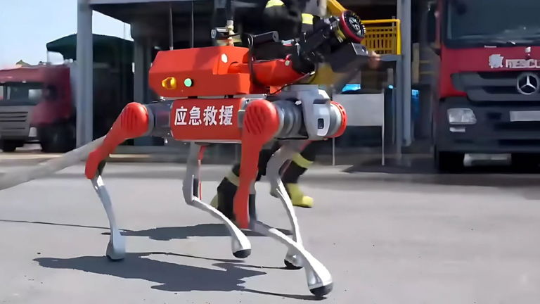 Los perros robots ahora ayudarán a los bomberos combatir los incendios. No lo hacen nada mal