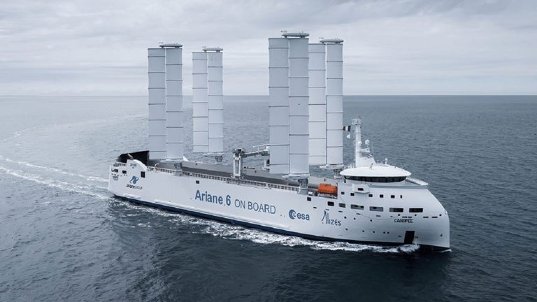 El primer buque de carga del mundo impulsado por vela cumple dos años en alta mar: estos son sus resultados