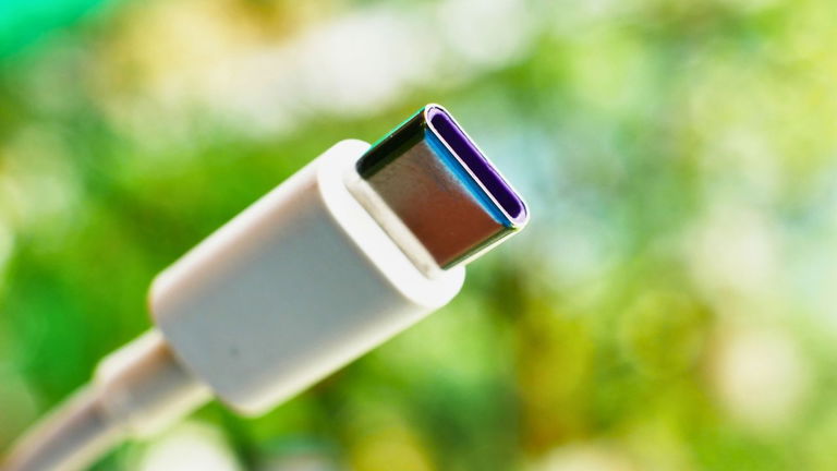 Microsoft está de acuerdo en que la conexión USB es una chapuza. Por eso está intentando mejorarla