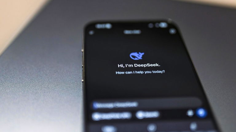 El nuevo modelo de DeepSeek parece deber mucho a Google: parece que ha sido entrenado con la IA de Gemini
