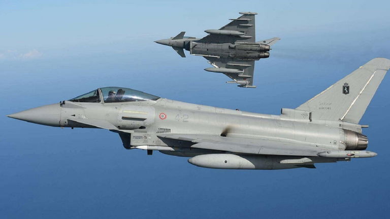 Un avión de combate tradicional vuela por primera vez sin piloto gracias a la IA. Ha ocurrido en Europa y es todo un éxito