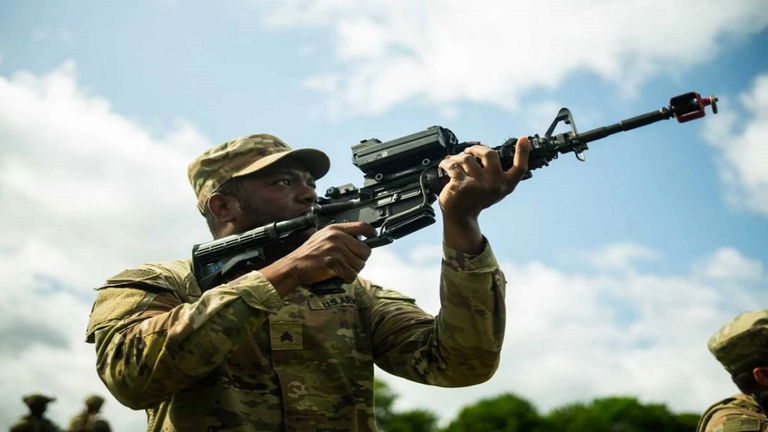 Los soldados estadounidenses ahora tienen armas inteligentes: disparan a los drones sin necesitar intervención humana
