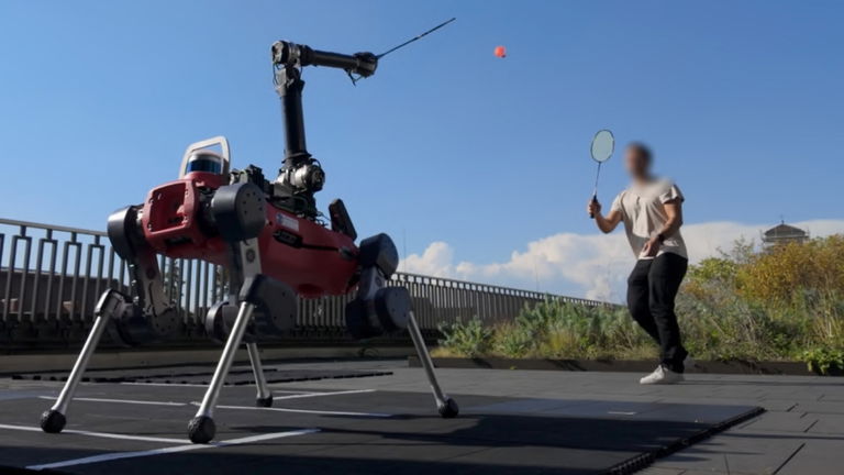 Unos ingenieros construyen un robot que puede jugar al bádminton. La base de todo está en su IA